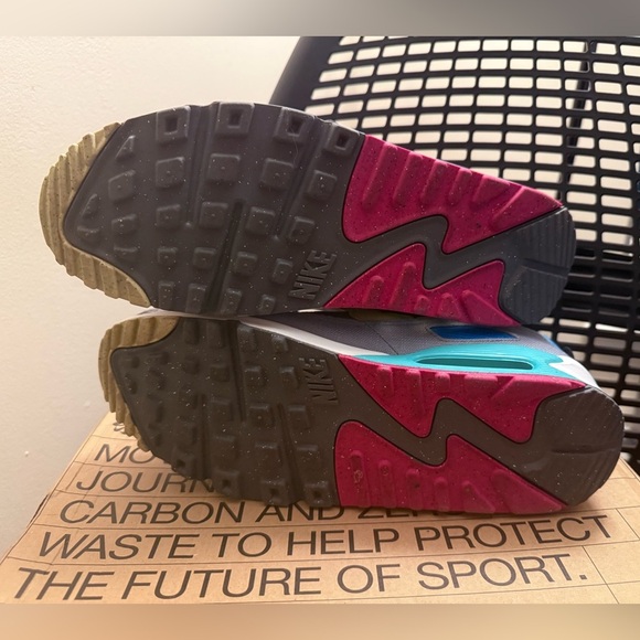 Nike Men's Air Max 90 SE, Men’s Size 9.5/Women’ Size 11 - Picture 3 of 5